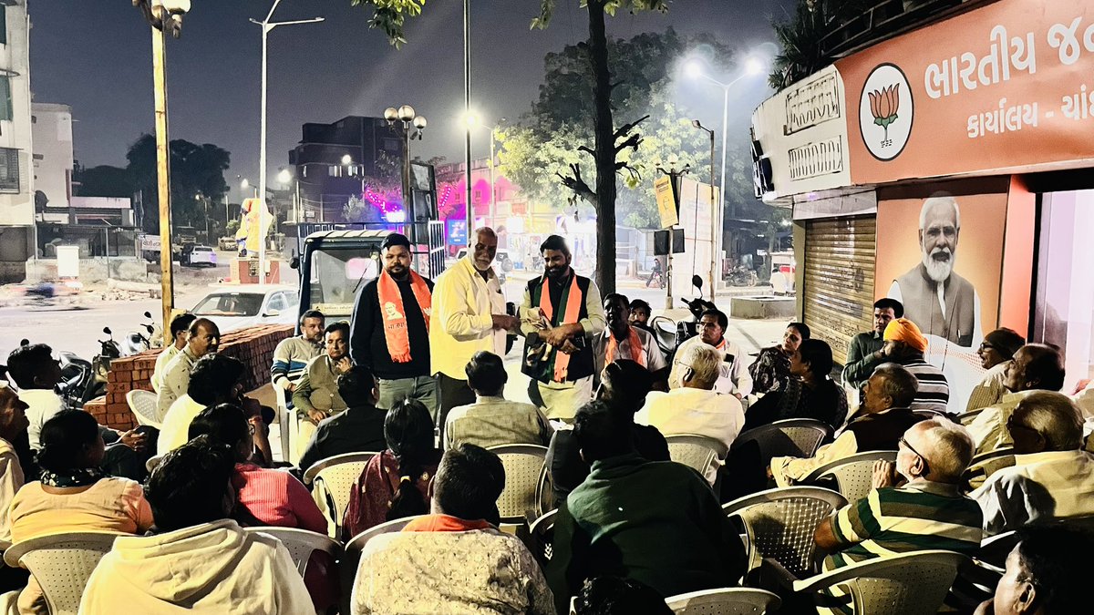 patelrumit7's tweet image. ગાંધીનગર દક્ષિણવિધાનસભાના ચાંદખેડા વોર્ડ ના તમામ બુથો ના BLA 1,BLA 2 ની એક બેઠક વોર્ડ કાર્યાલય ખાતે ચાંદખેડા વોર્ડ ના વાલી #ગીરીવરસિહ_શેખાવત જી
“SIR” અંતર્ગતચાલી રહેલી મતદારયાદી શુધ્ધિકરણ પ્રક્રિયા અંગે જનમાનસમાં જાગૃતિ લાવી એકપણ મતદારબાકી નારહી જાય એવુ માર્ગદર્શન આપવામાં આવ્યું.