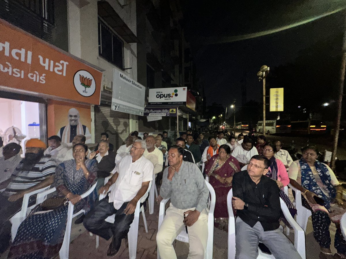 patelrumit7's tweet image. ગાંધીનગર દક્ષિણવિધાનસભાના ચાંદખેડા વોર્ડ ના તમામ બુથો ના BLA 1,BLA 2 ની એક બેઠક વોર્ડ કાર્યાલય ખાતે ચાંદખેડા વોર્ડ ના વાલી #ગીરીવરસિહ_શેખાવત જી
“SIR” અંતર્ગતચાલી રહેલી મતદારયાદી શુધ્ધિકરણ પ્રક્રિયા અંગે જનમાનસમાં જાગૃતિ લાવી એકપણ મતદારબાકી નારહી જાય એવુ માર્ગદર્શન આપવામાં આવ્યું.