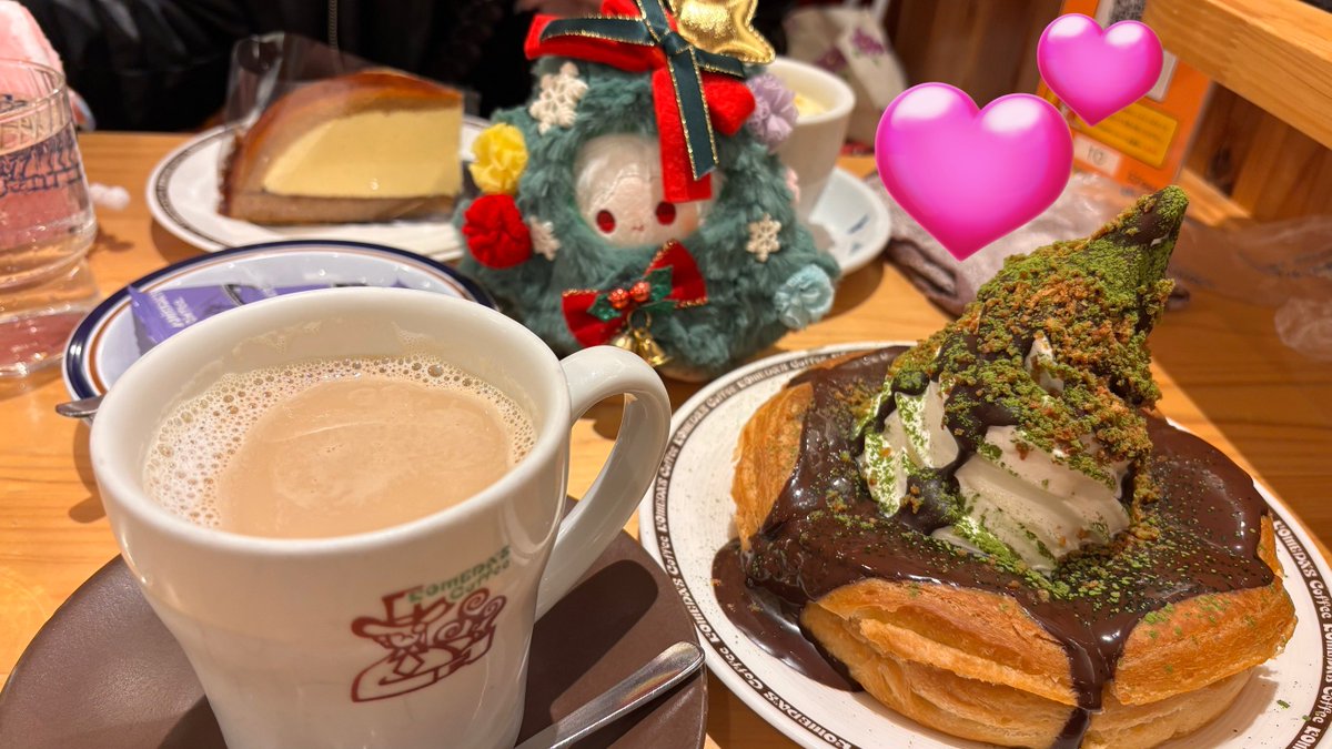 これは人が頼んだ宇治抹茶シロノワールに便乗して撮ってもらった🎄シン
ソフトクリームがほぼ🎄だったからクリスマス仕様の子達におすすめだけど通常サイズはおすすめしない(苦しんでた)