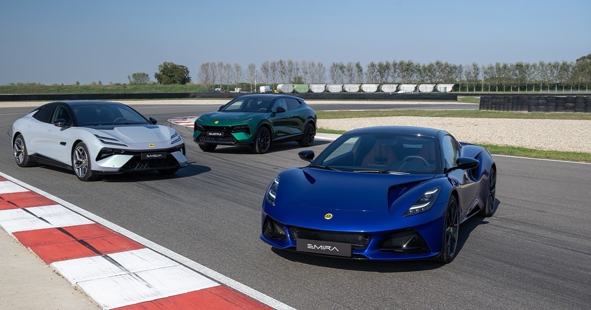 lotuscarsksa's tweet image. أيًّا كان الطراز، كل سيارة من Lotus صُمّمت لمن يعيشون القيادة بشغف عند كل رحلة.
اكتشف مجموعة Lotus الكاملة عبر lotus.com

#لوتس #لوتس_الوعلان #forthedrivers