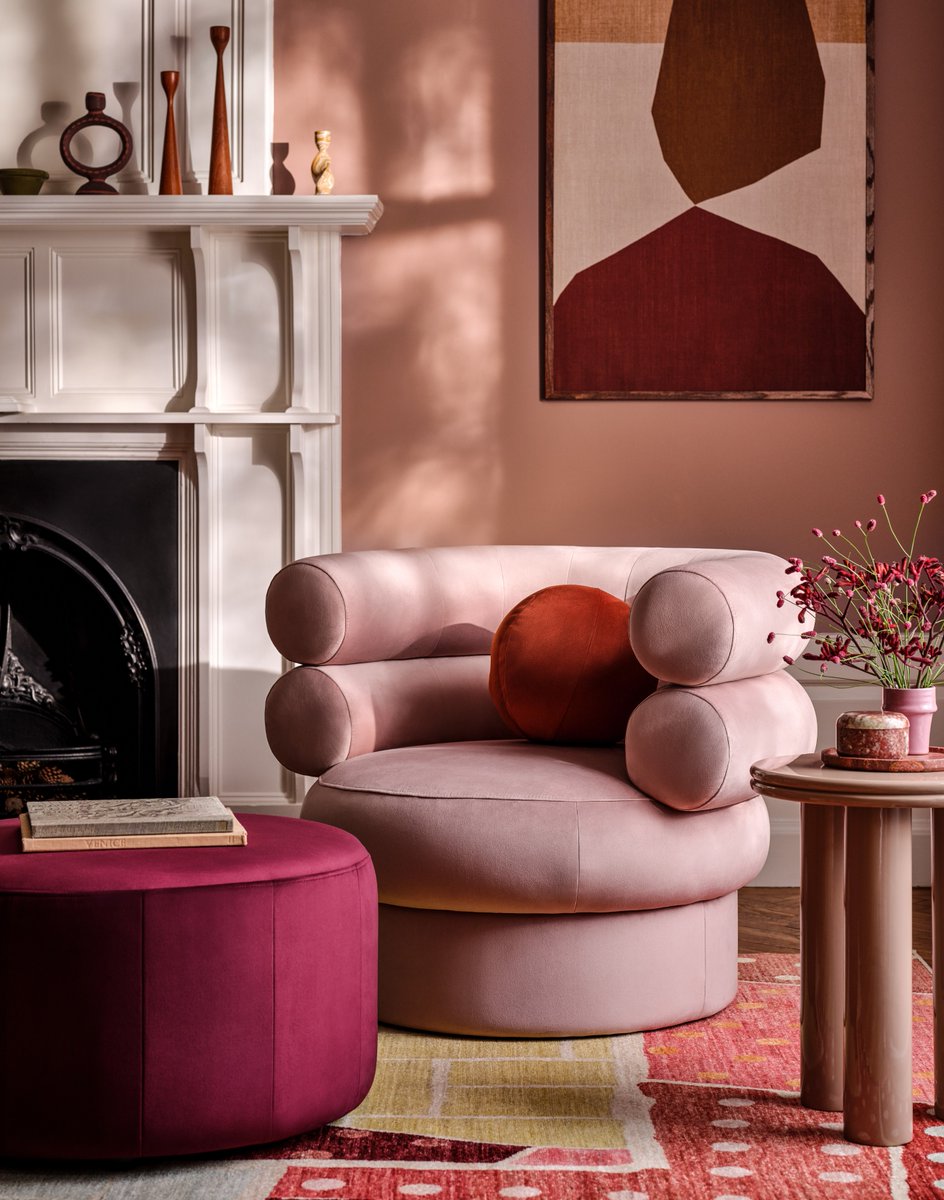 PRShotsonline's tweet image. Fitzrovia Accent Chair In Matt Velvet Blush &amp;amp; Footstool from @sofology
Prshots.com/sofology
Ref Number: 2228436
#Table #Furniture #Interiordesign #footstool #designerfootstool #mattvelvet #chair #accentchair
#livingroom #sofology #SS26