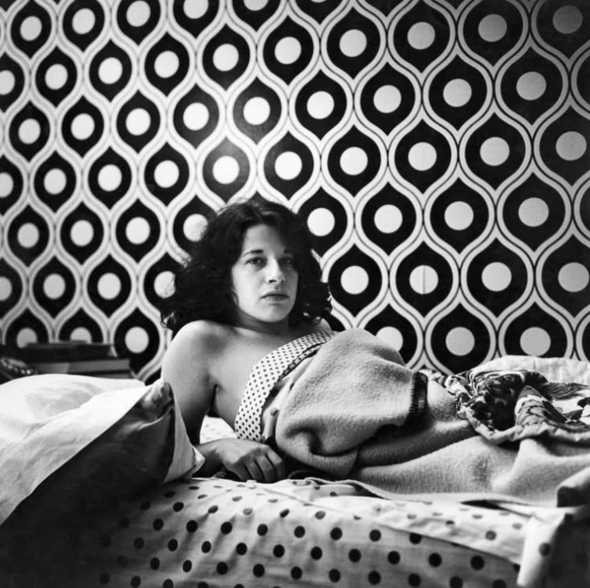 robertperlskog's tweet image. Godmorgon II🌤️      #franlebowitz  #sleepyhead
📷Peter Hujar