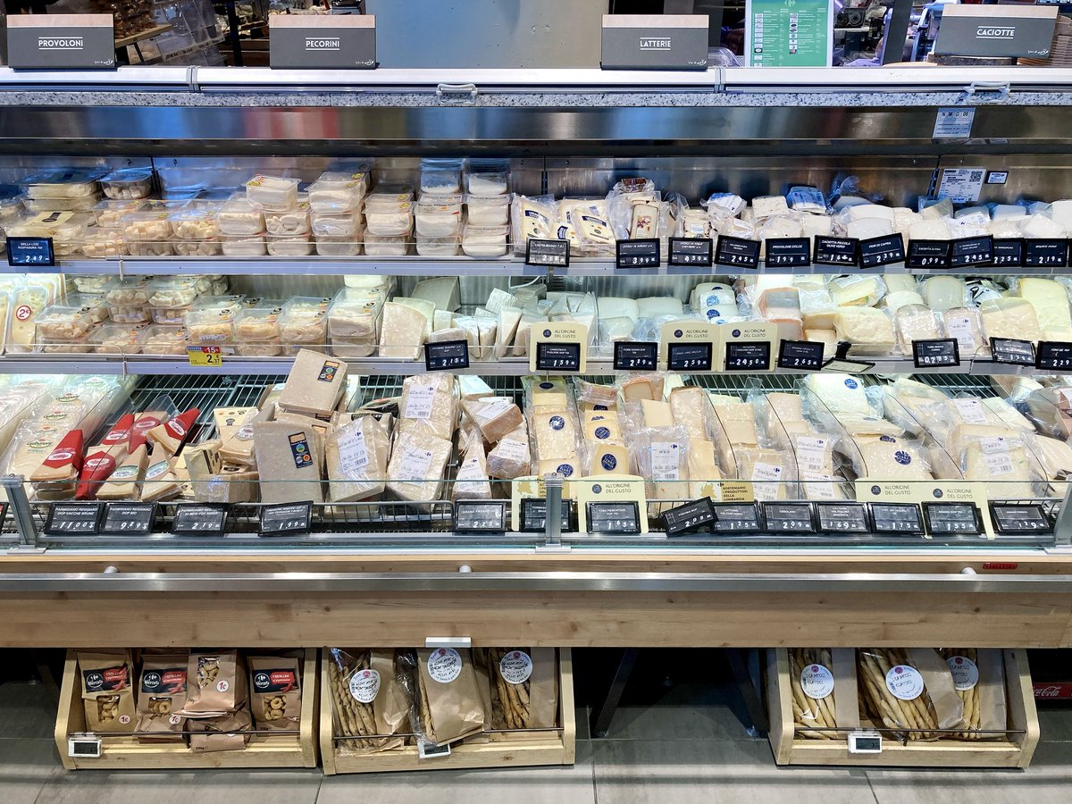 whatsontheshel1's tweet image. 🧀🇮🇹 
Cheese display with various Italian varieties like provolone, pecorino, caciotte arranged in a refrigerated shelf.

stock.adobe.com/contributor/21…

#Cheese #Display #ItalianCheese #DeliCounter #Provolone #Pecorino #Caciotte #Food #fmcg #Supermarket #adobestock #editorialphoto