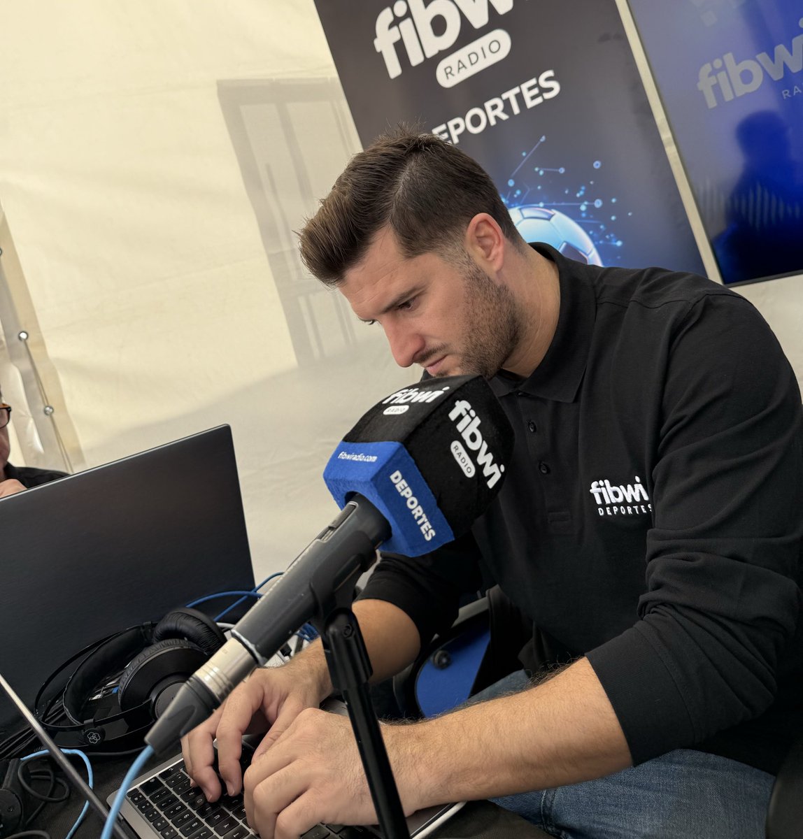 lazonadiez's tweet image. ❤️ ¡Hoy el radioshow deportivo de las islas se traslada al @dijousbo de Inca! 

⚽️ Tendremos muchos protagonistas relacionados con el deporte 

🎙️ Con @robbertomateo, @JUANMISB97 &amp;amp; @luisforteza en el stand de @fibwi en la Plaça Mallorca

📻 103.9 FM @fibwiradio. *Hoy no habrá…