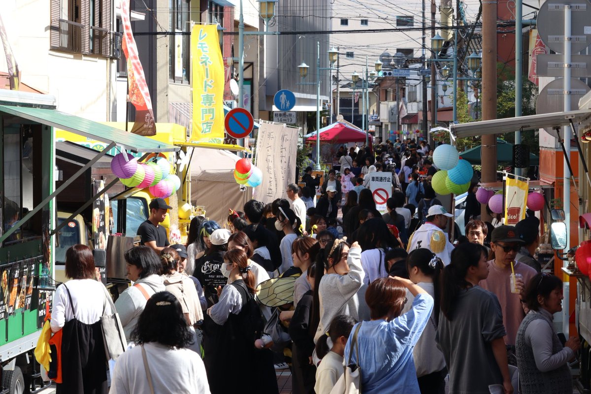 nobewaku's tweet photo. 第8回のべおか駅まちハロウィンジャック、いかがでしたでしょうか？

2日間ともたくさんの方が訪れ、とても活気があり街が賑やかになりました。皆様、本当にありがとうございました！

今後の運営に向けてアンケートを行っていますので、ぜひご協力ください！
それではまた！
https://t.co/zz3BkLgOZo https://t.co/0OHl3baeES