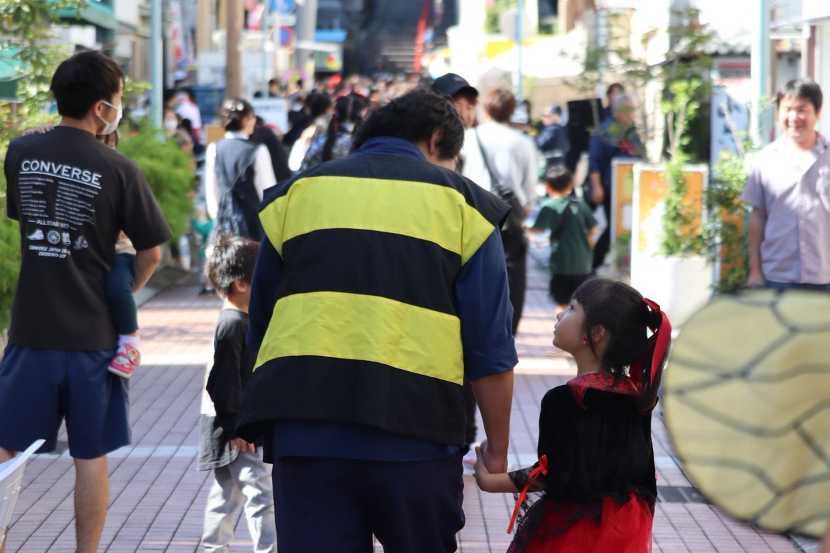 nobewaku's tweet photo. 第8回のべおか駅まちハロウィンジャック、いかがでしたでしょうか？

2日間ともたくさんの方が訪れ、とても活気があり街が賑やかになりました。皆様、本当にありがとうございました！

今後の運営に向けてアンケートを行っていますので、ぜひご協力ください！
それではまた！
https://t.co/zz3BkLgOZo https://t.co/0OHl3baeES