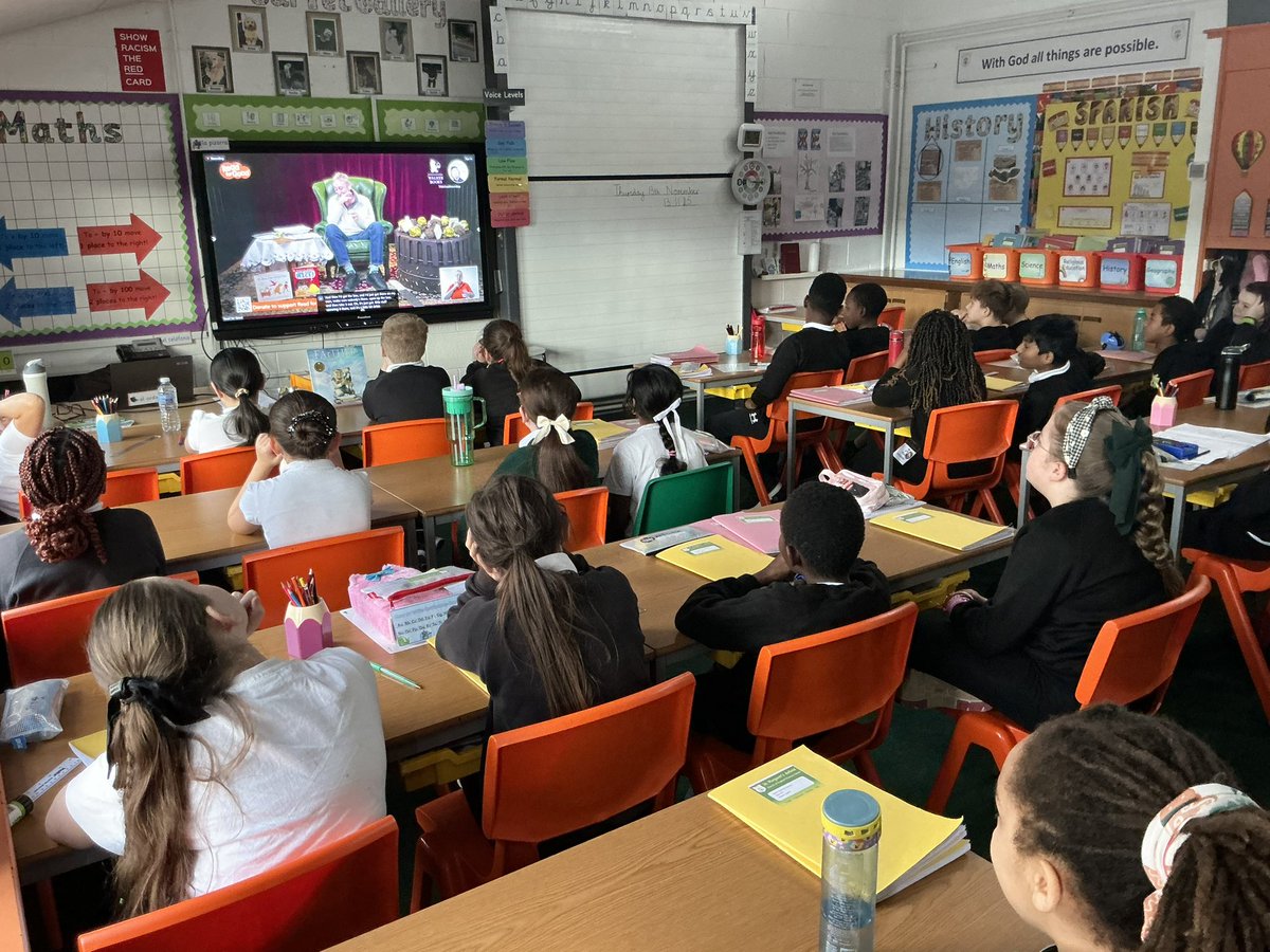 Year 5 are having a great morning celebrating the amazing <a href="/MichaelRosenYes/">Michael Rosen 💙💙🎓🎓 NICE 爷爷</a> by taking part in a nationwide Poetry Party…Noice! <a href="/ReadforGoodUK/">Read for Good</a>