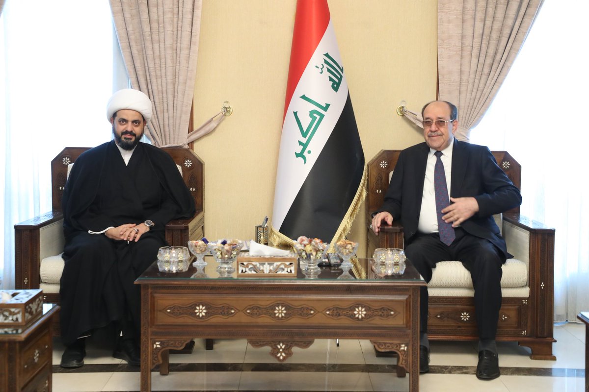 الشيخ الأمين يزور السيد المالكي مهنئا بنجاح العملية السياسية ومؤكدا ضرورة الإسراع بتشكيل الحكومة المقبلة

زار الأمين العام لحركة عصائب أهل الحق، سماحة الشيخ قيس الخزعلي اليوم السيد نوري المالكي، رئيس ائتلاف دولة القانون، مقدماً التهاني بمناسبة نجاح العملية السياسية.
وأكد سماحته