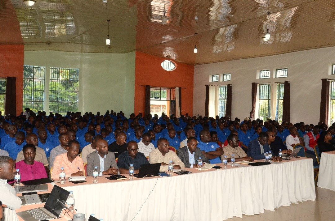 None kuwa 13/11/2025 muri <a href="/GatsiboDistrict/">Gatsibo District</a> hatangiye umwiherero w'iminsi 2 w'Abayobozi b’ibigo by’amashuri  ugamije gusesengura ibibazo biri mu mikorere n’imicungire, gufata ingamba zo kunoza imiyoborere, guteza imbere imitsindire  no kuzamura ireme ry’uburezi.<a href="/Rwanda_Edu/">Ministry of Education | Rwanda</a>