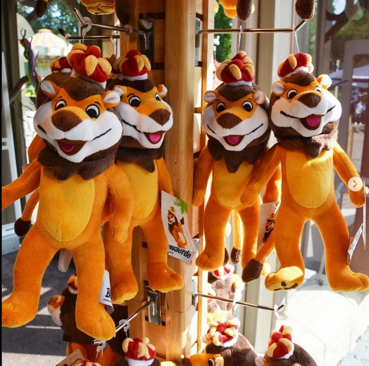 MaMascotte's tweet photo. Soyez prêt à rugir avec votre pluche à l'effigie de lion. 🦁 🥰Vous souhaitez, vous aussi une peluche sur mesure. Aller sur https://t.co/kFZ5lovjnb #MaMascotte #Lion #Rugissement #Peluche https://t.co/gJ0em3WPVY