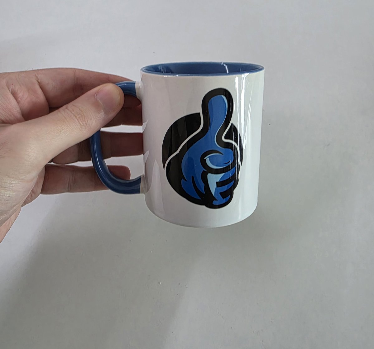 OneHiddenSalami's tweet image. I received today the best gift ever from the best streamer i like and support @FriendlyGuyTTV. I want to thank you for all the good fun and time you give all of us and want to say sorry from being away for the past period. I hope i can come back soon to actively support you ❤️