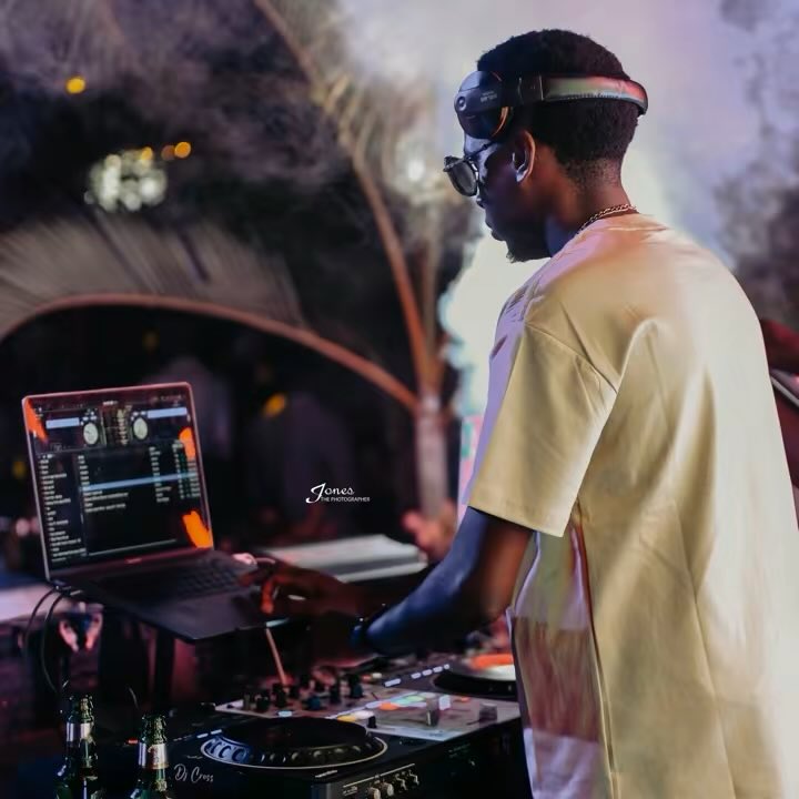 Check out my Mixcloud 
Link 🔗 👉🏾 mixcloud.com/djcross256/