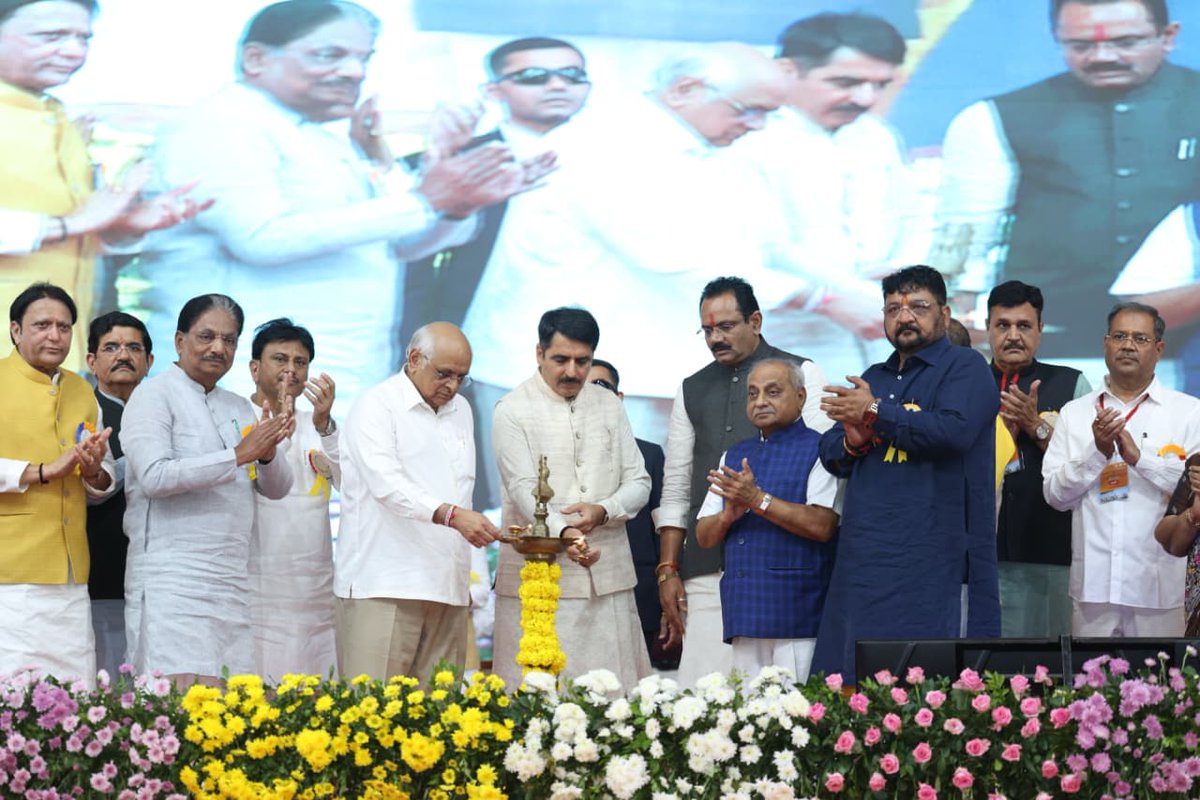 Bhupendrapbjp's tweet image. માનનીય કેન્દ્રીય ગૃહ અને સહકારિતા મંત્રી શ્રી અમિતભાઈ શાહની વર્ચ્યુઅલ ઉપસ્થિતિમાં મહેસાણા જિલ્લાના બોરીયાવી ખાતે નિર્માણ થયેલ શ્રી મોતીભાઈ આર. ચૌધરી સાગર સૈનિક સ્કૂલ તથા ખેરાલુ ખાતે નિર્માણ થયેલ સાગર ઓર્ગેનિક પ્લાન્ટનો શુભારંભ થયો હતો.

આ પ્રસંગે, વિધાનસભાના અધ્યક્ષ શ્રી શંકરભાઈ…