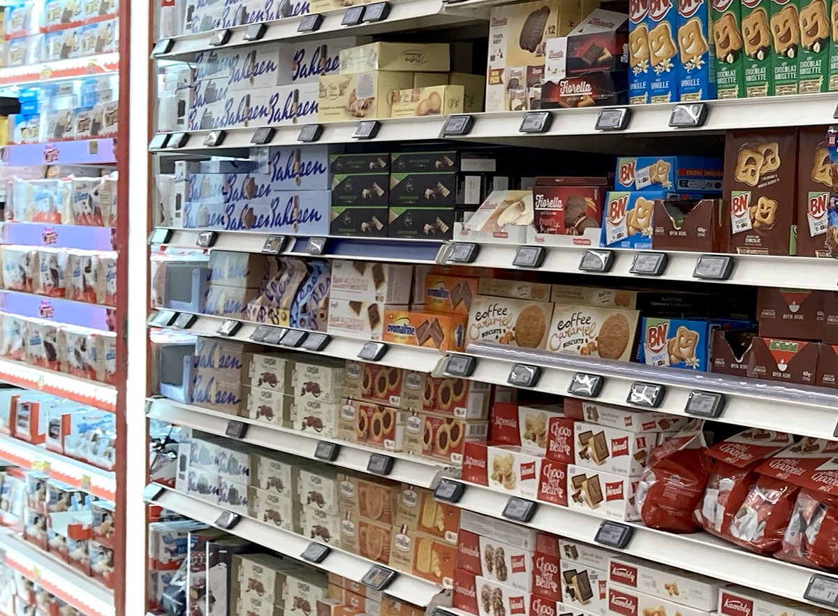 whatsontheshel1's tweet image. Colorful supermarket aisle filled with biscuits, cookies, and sweet snacks 🍪🛒

shutterstock.com/g/Hitra?rid=19…

#Snack #Aisle #Biscuits #Cookies #Sweet #Snacks #HelloPanda #Barni #Prince #Supermarket #GroceryStore #SnackTime #shutterstock #dubai #uae #editorialphoto #fmcg