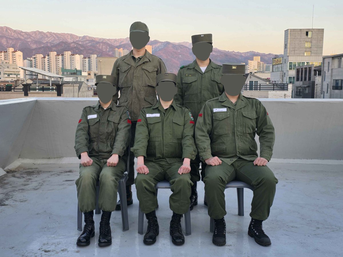 20250222 팀 망고 장비사열 촬영회 중

1명의 미군과 4명의 국군 단체사진

월남 파병이 아닌 국내군 세팅입니다