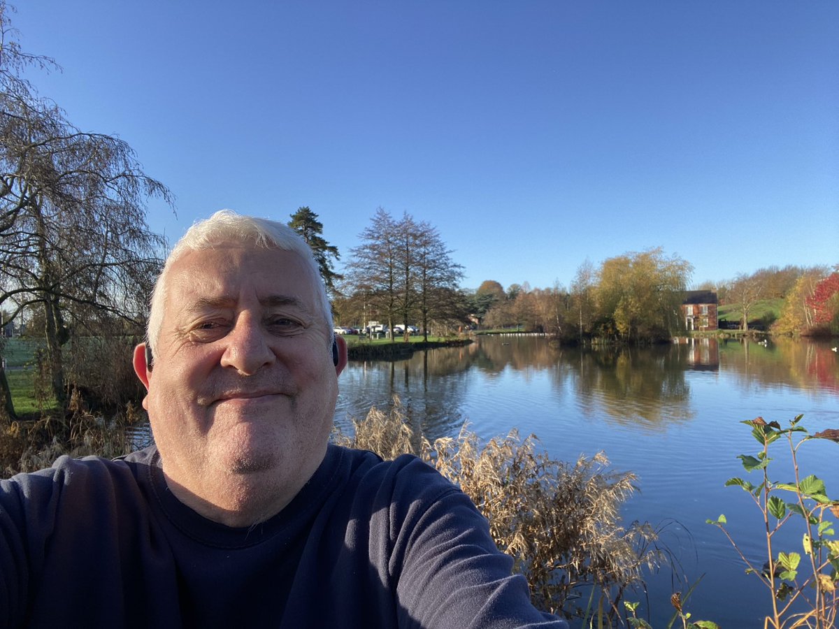 KeithSandie's tweet image. #RunForFun Unfortunately can’t run at present but managed a nice  early morning walk/jog around the lakes. Lovely crisp sunny morning, really enjoyed it. 🏃🤤