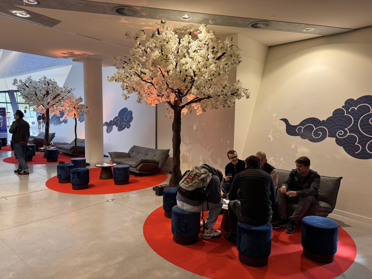 davrous's tweet image. J&apos;ai eu la chance d&apos;animer la keynote #DevDay Mons sur l&apos;IA + code dans une ambiance japonaise très cool ! 

J&apos;ai live vibe codé un Space Invaders, ajouté du son, amélioré le gameplay, un leaderboard avec Auth et déployé dans Azure uniquement via IA. Retours top de la salle !