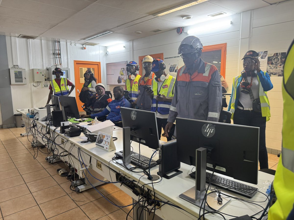 CICODEVAfrica's tweet image. Ce 11 nov. 2025, #CICODEV a participé à la visite organisée par #SENELEC avec les associations de #Consommateurs.
Objectif : comprendre les défis et innovations vers une énergie plus fiable et durable.
Les progrès doivent se sentir dans le quotidien des #usagers 

#Energie