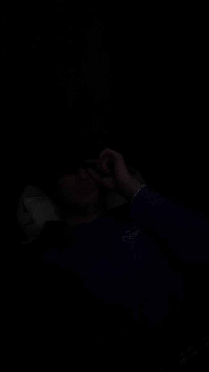 i’m going to bed on the plane 🇦🇺