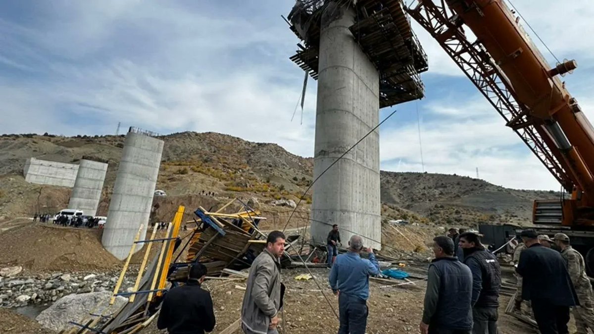 uid_der's tweet image. Örgütlü Kötülüğe Karşı, Örgütlü Mücadele
uidder.org/orgutlu_kotulu…
Kocaeli’nin Dilovası ilçesinde parfüm dolumu yapılan bir depoda, yangın ve patlama sonucu altı kadın işçi yaşamını yitirdi, yedi işçi de yaralandı. Ölenlerin üçü 15, 16 ve 18 yaşında çocuk işçi. Binanın ve işyerinin…