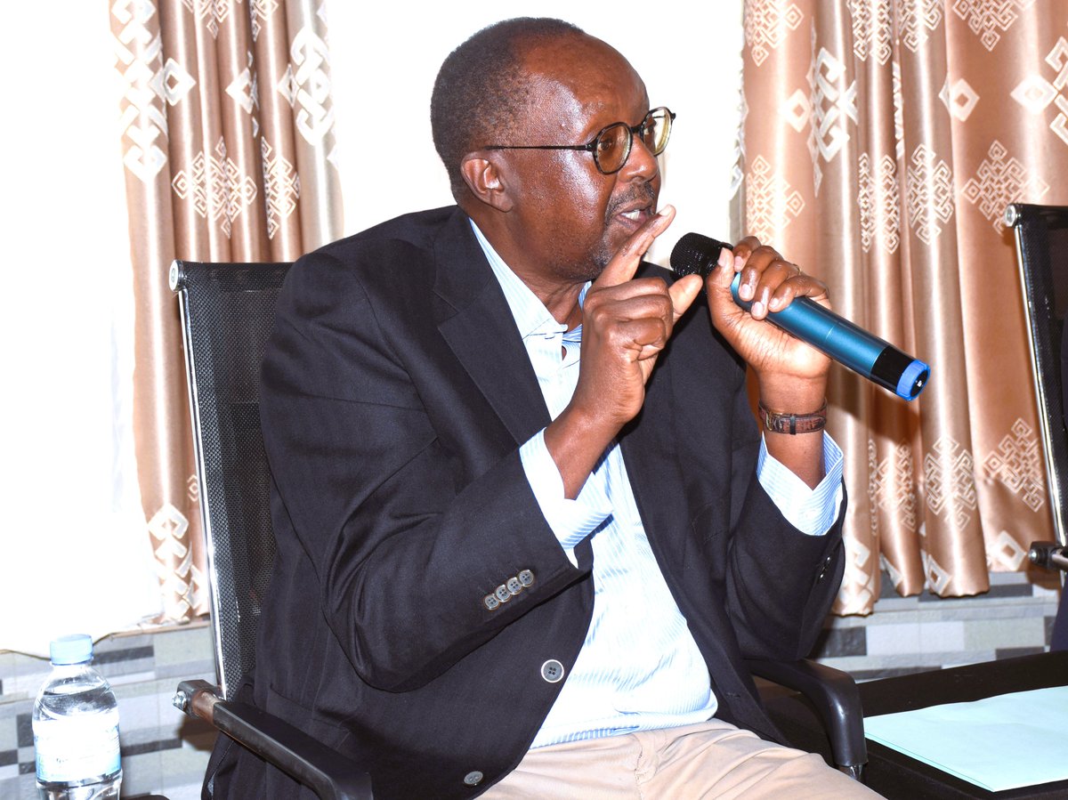 Eugene Nyagahene mu mwiherero wa Njyanama ati "Natangiye nubaka Hoteli Cleo, ndaryoherwa hari n’ibindi tuzakora; ngiye kubaka apartements zisaga 100 muri #Karongi hari umushoramari wavuze ko zose azazifata, ikindi ndimo gutunganya amashyuza, natangiye gukora inzira ziganayo."