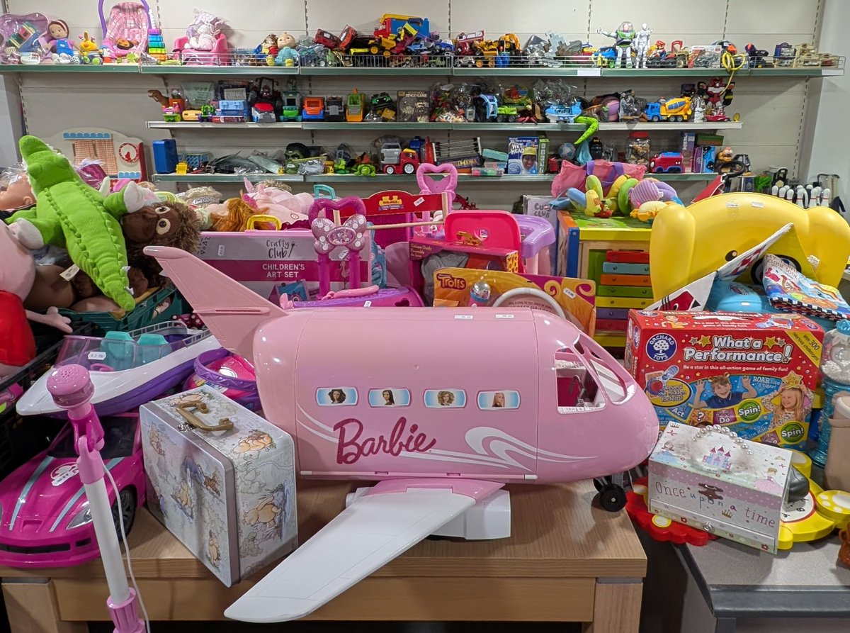 lisburnccc's tweet image. 🎁 The Christmas Toy Store is Open 🎁
The volunteer elves at Habitat Restore, Lisburn, have opened the doors to the Christmas Toy Shop for the fourth year running!

You’ll find a wonderful selection of pre-loved toys and games, all generously donated through the Pre-Loved…