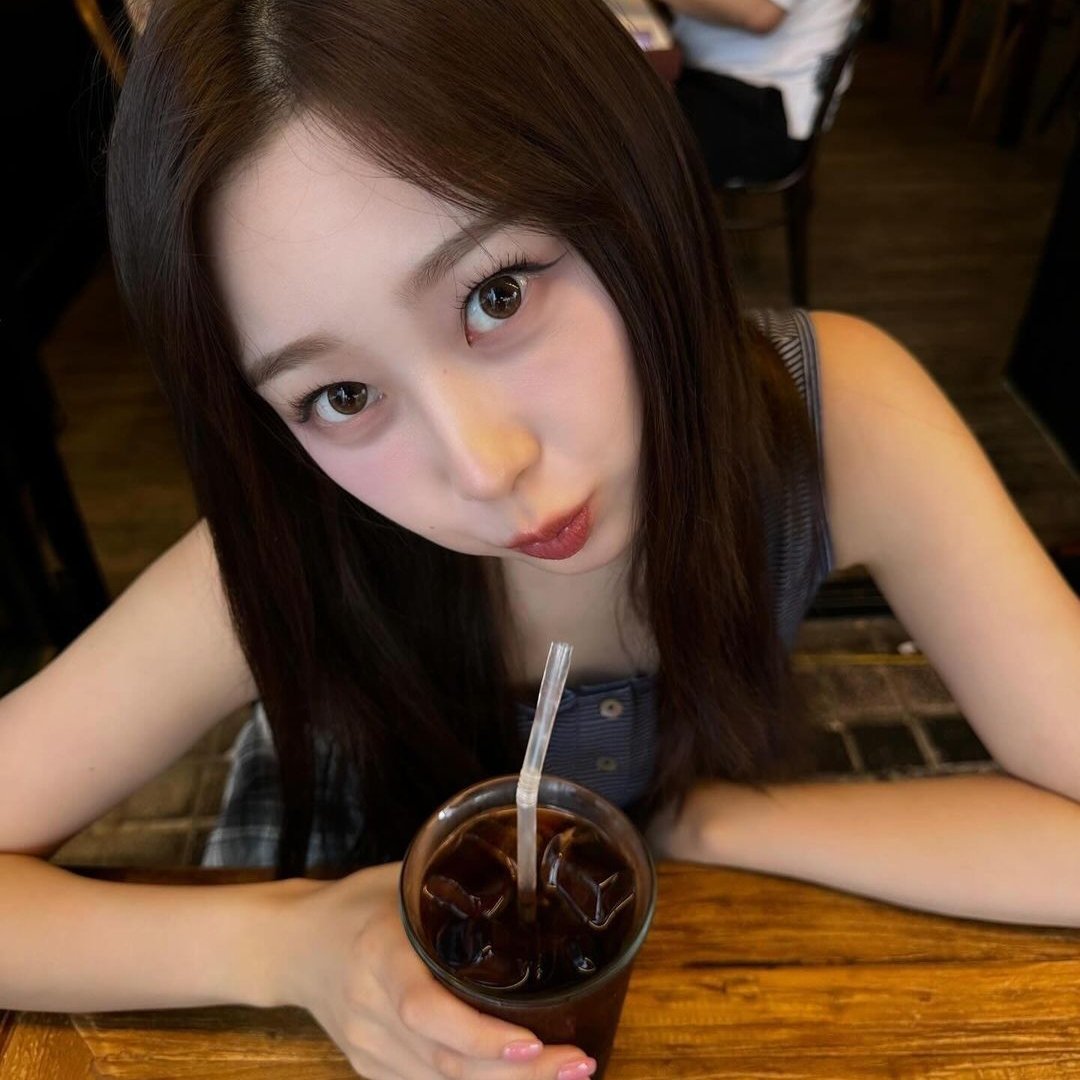 > [ day-113 ]
looking for new &amp; interactive #moots !

✧ hii I'm lumi — he/him '09 infj-t 🇲🇾
✧ multistan ; mainly girl groups
✧ any fandom is welcomed !

#promotwt #moothunt #kpoptwt #stantwt
♡/↺ to be moots + spread , thank youu !