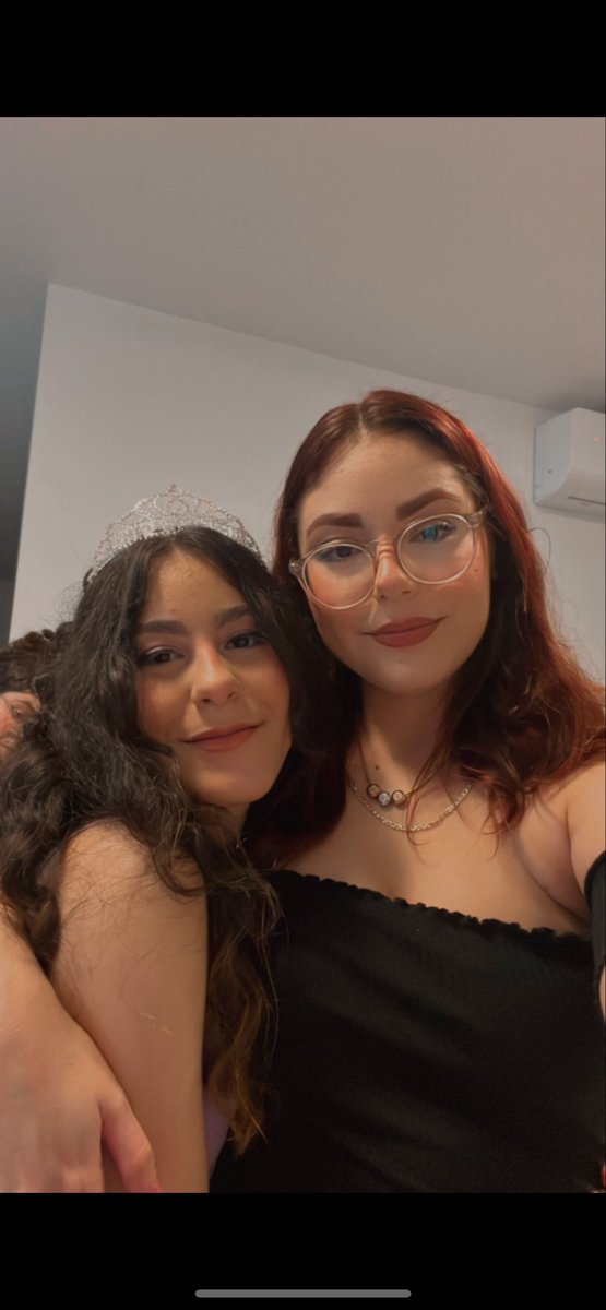 女 | Baeleeena tweet media