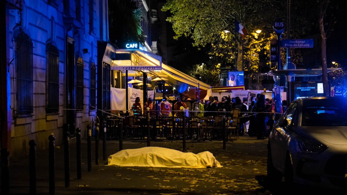 🇫🇷 Attentats du #13Novembre2015 :

👉 Dix ans plus tard, la France n’oublie pas. Les cloches de Notre-Dame de Paris et des églises parisiennes sonneront dans la soirée en hommage aux victimes. (Officiel) #Bataclan