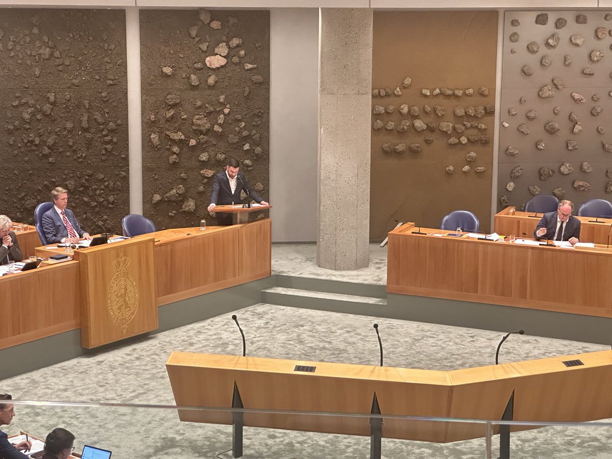 Van Baarle steunt het voorstel van de informateurs van Jetten/Bontenbal niet. Dit vanwege eerdere uitspraken van Buma over een meldpunt voor radicale moslims en het belang van een gematigde islam in Europa.