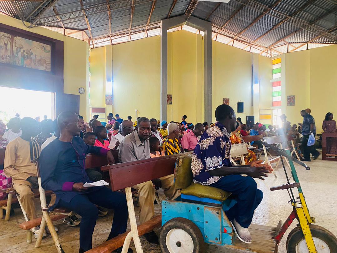 DubawaSL's tweet image. 🇸🇱 🇸🇱 Volunteer Margret Misor Mansaray visited the Holy Martyrs of Uganda Parish to share the message of truth and accountability as part of the #WeekForTruth2025 campaign.

#WeekForTruth #FactCheck