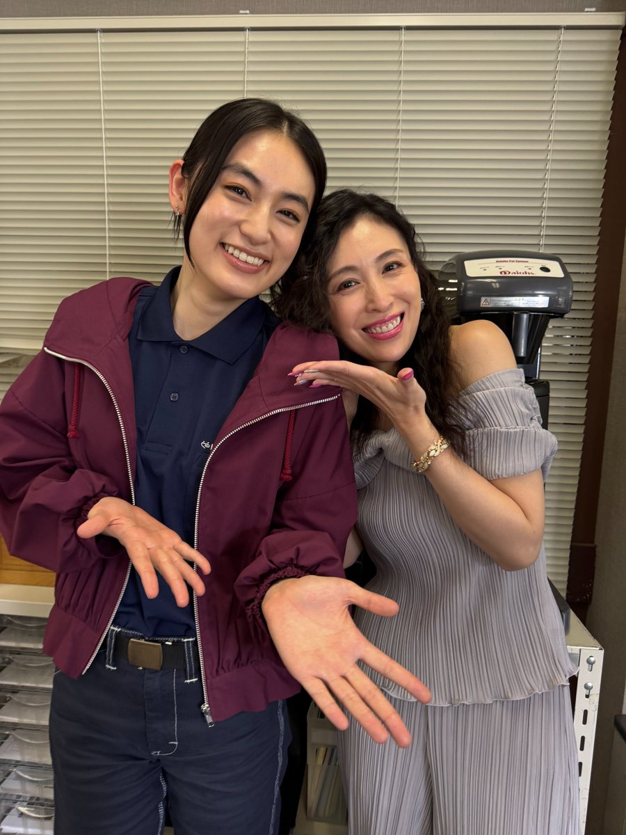 shumaku_rondo's tweet image. #終幕のロンド
　　　୧ ₊˚ オフショット📸⟡.

第五話では取っ組み合いのシーンもあった
#八木莉可子 さん＆#雛形あきこ さんでしたが…
本編とは一転、お二人の仲良しショットを✨

第五話振り返りはこちらから🔗
tver.jp/episodes/epev4…

第六話は11/17(月)よる10時放送⟡.·