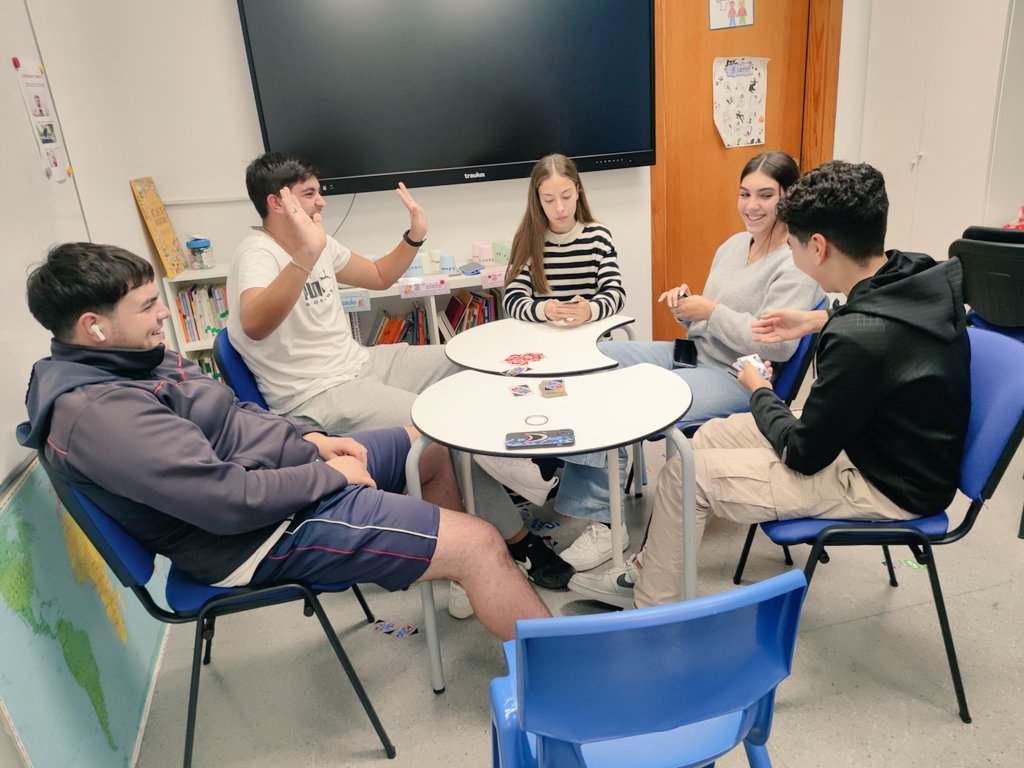 A veces lo más importante en #Kumpania no son las tareas, sino los momentos entre ellas.
Disfrutar del espacio libre también es parte del camino.✨

#FSE #UE