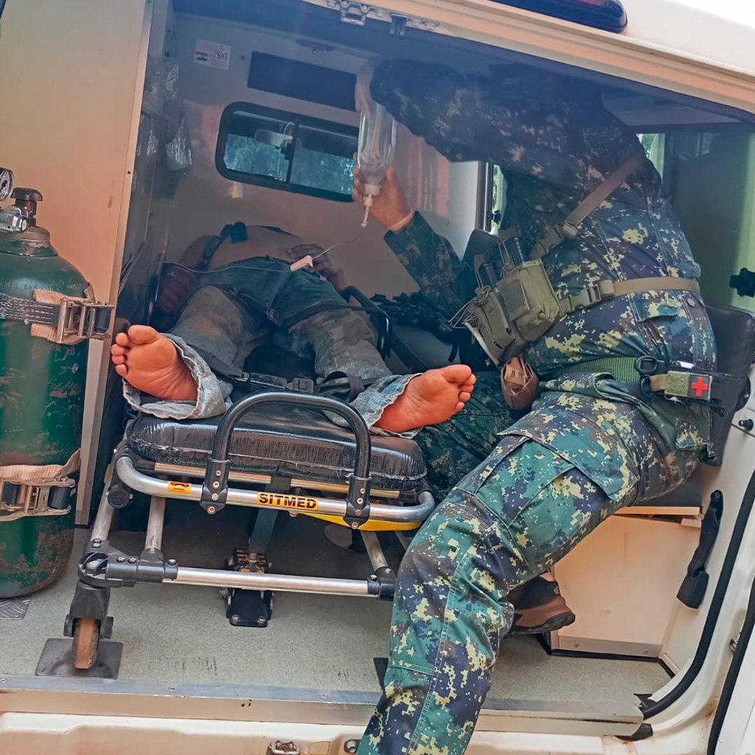 CODI_FTC's tweet image. Evacuación de Emergencia a Curuguaty
Médicos de Combate de la SAP 5 realizaron la evacuación de un paciente con probable ACV hacia el Hospital de Curuguaty.
El personal de la SAP 5 demuestra una vez más su compromiso para asistir a la ciudadanía.
#SAP5 #Curuguaty #Emergencia #ACV