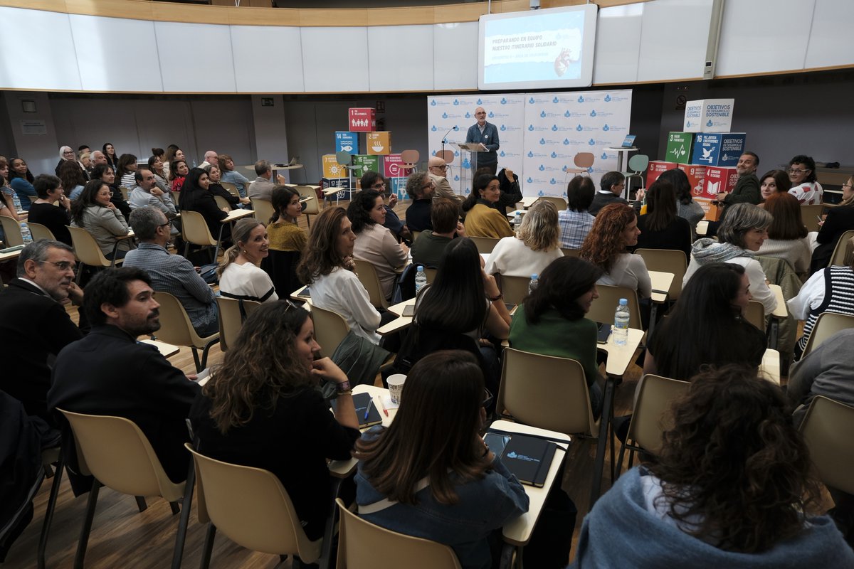 HospitalidadSJD's tweet photo. ¿Sabes que celebramos el II Encuentro del Área de Solidaridad de @OHSanJuandeDios ?🩵

Más de 100 personas compartiendo ideas, compromiso y esperanza 🌍

https://t.co/yXoamVuqoX

#Solidaridad #CuidarEsTransformar #SanJuandeDios https://t.co/cDmnWvuXnl