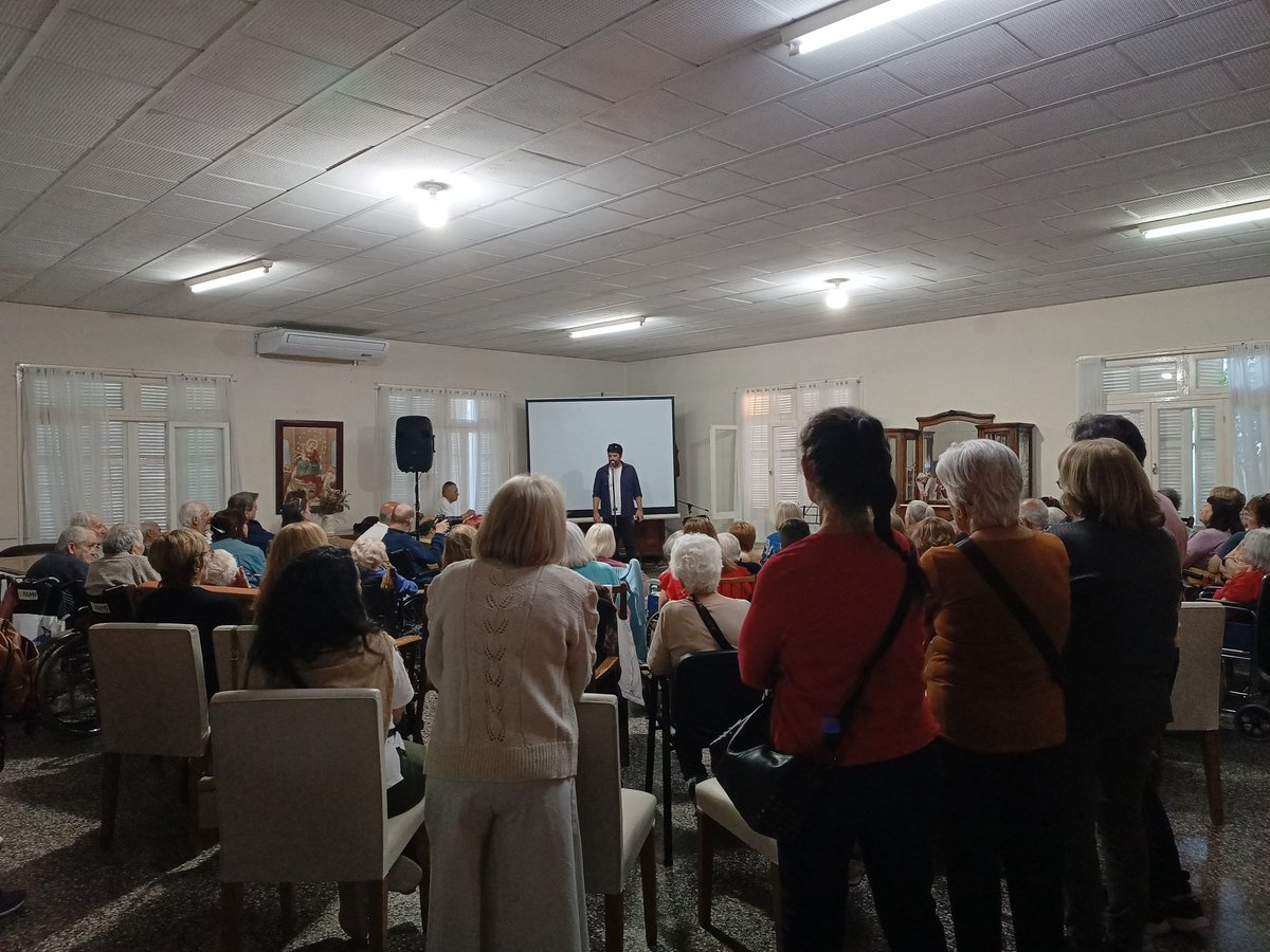 LauraGarciavaz's tweet image. Ayer compartimos el estreno del hermoso cortometraje &quot;La canción&quot; de Fabio Mascioli en la localidad de #CoronelDorrego 
Un evento cultural en el Hogar de ancianos, donde la excelencia se une con la emoción. Gracias, Manuela Alonso por la invitación.