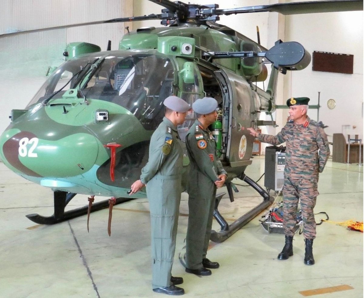 YadavKangana's tweet image. #StrongAndCapable GOC Rising Star Corps reviewed operational preparedness of forward #IndianArmy aviation bases. He lauded the mission readiness of troops &amp;amp; proactive measures taken to counter evolving operational challenges to dominate the battlefield.