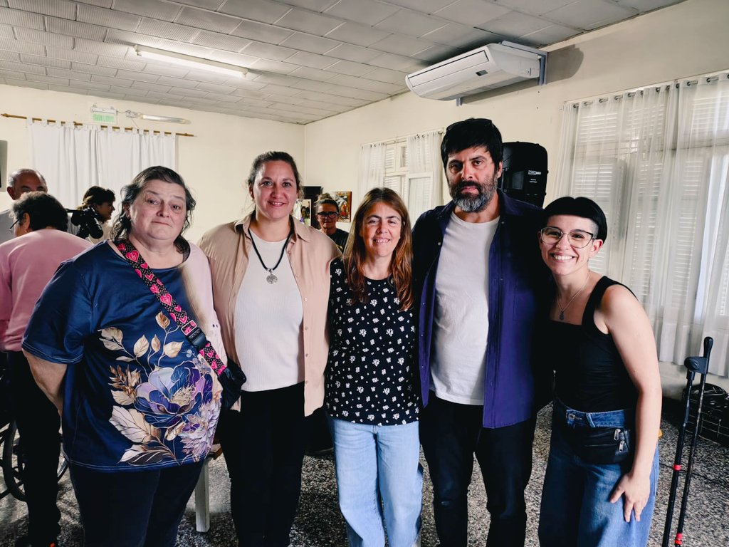 LauraGarciavaz's tweet image. Ayer compartimos el estreno del hermoso cortometraje &quot;La canción&quot; de Fabio Mascioli en la localidad de #CoronelDorrego 
Un evento cultural en el Hogar de ancianos, donde la excelencia se une con la emoción. Gracias, Manuela Alonso por la invitación.