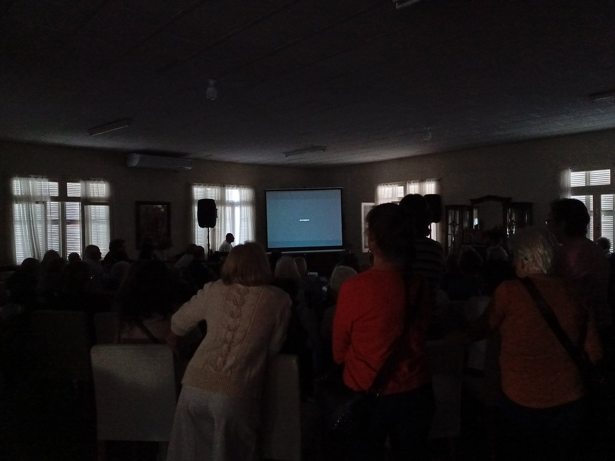 LauraGarciavaz's tweet image. Ayer compartimos el estreno del hermoso cortometraje &quot;La canción&quot; de Fabio Mascioli en la localidad de #CoronelDorrego 
Un evento cultural en el Hogar de ancianos, donde la excelencia se une con la emoción. Gracias, Manuela Alonso por la invitación.