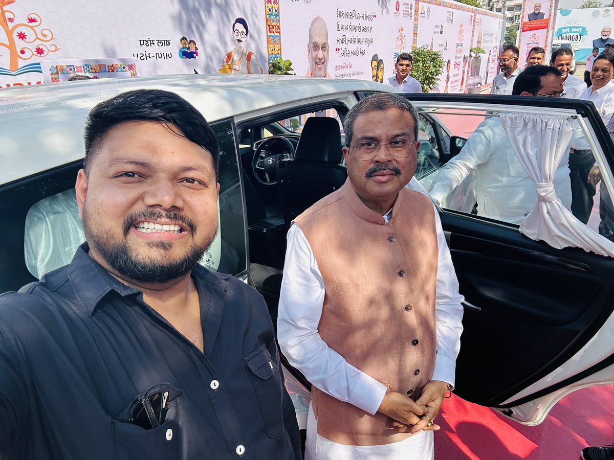 patelrumit7's tweet image. અમદાવાદ ઇન્ટરનેશનલ બુક ફેસ્ટિવલ-2025’ તથા ‘ફૂડ ફોર થોટ ફેસ્ટ-2025’ના શુભારંભ અવસરે માં. કેન્દ્રીય શિક્ષણ મંત્રી શ્રી ધર્મેન્દ્ર પ્રધાન જી,રા.ક. મંત્રી રીવાબાજાડેજા, પ્રતિભાબેનજૈન, મંત્રી શ્રી વાજા સાહેબ,અધ્યક્ષ પ્રેરકભાઈ, પ્રભારી શ્રી ,AMTS કમિટીનાસૌ સભ્યો, સાથે હાજરી આપી .