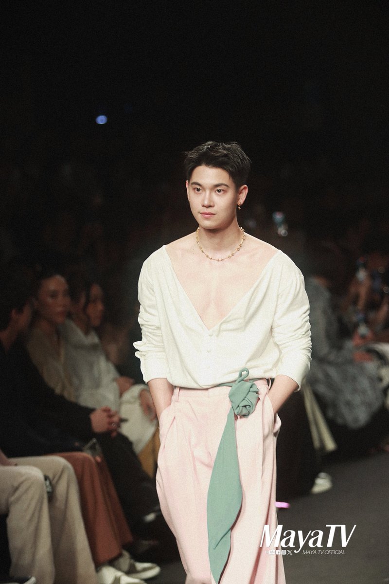 mayaonline2002's tweet photo. บิ๊กหยิ่น อานันท์  #yinyin_anw ร่วมรันเวย์ “HEIDI’S SECRET X LOPTEL” ในงาน  “ELLE Fashion Week 2025” โดยมีพี่สุดเท่ 'จารย์วอร์ วนรัตน์  #warwanarat มาเชียร์ติดที่ FRONT ROW

HEIDISSECRET LOPTEL YINWAR 
#EFW2025 #SeeYouAtTheTent
#EFW2025xหยิ่นวอร์ 
#MAYATVOFFICIAL https://t.co/5b3ucL2UzL