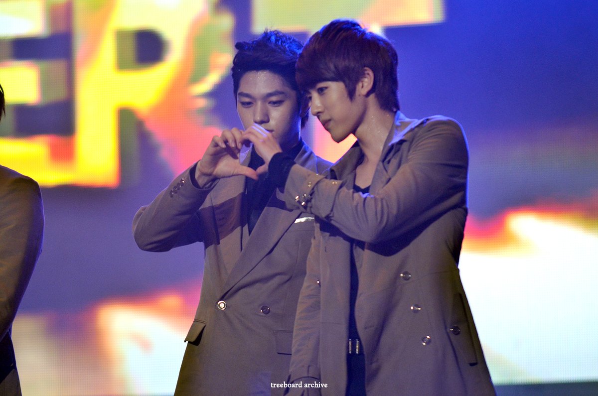 treeboard_arc's tweet image. 수험생 여러분 모두 고생 많으셨습니다🎉🎉
고생한 자신을 많이 칭찬해주시고, 즐거운 일이 가득한 날들이 이어지기를 진심으로 바라고 응원하겠습니다💞

#남우현 #NAMWOOHYUN #인피니트우현
#이성열 #LEESUNGYEOL #인피니트성열
#엘 #김명수 #InfiniteL #KIMMYUNGSOO #인피니트엘