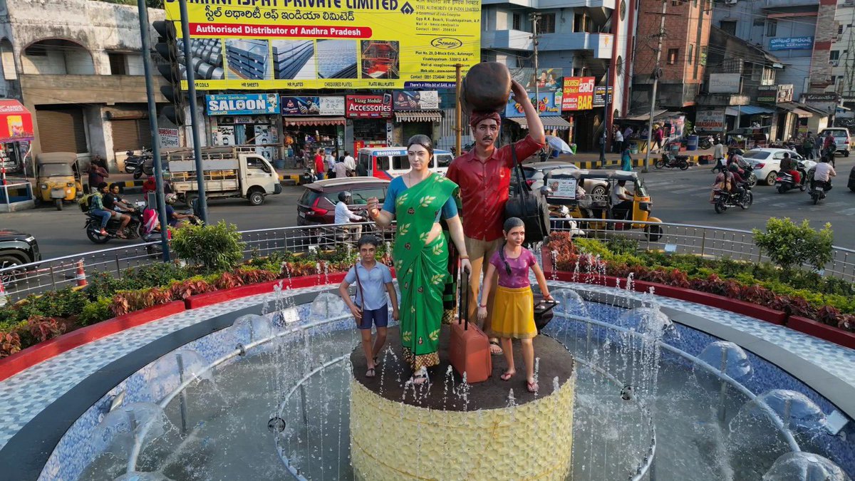 AndhraCommunity's tweet image. 🌟 #Vizag is set to host the world!

The 30th CII Partnership Summit arrives on Nov 14–15, with Andhra Pradesh targeting a massive ₹10 lakh crore in global investments.

From tech to green energy to manufacturing — AP is ready for the big leap. 🚀🌐

#InvestInAP #CII2025…