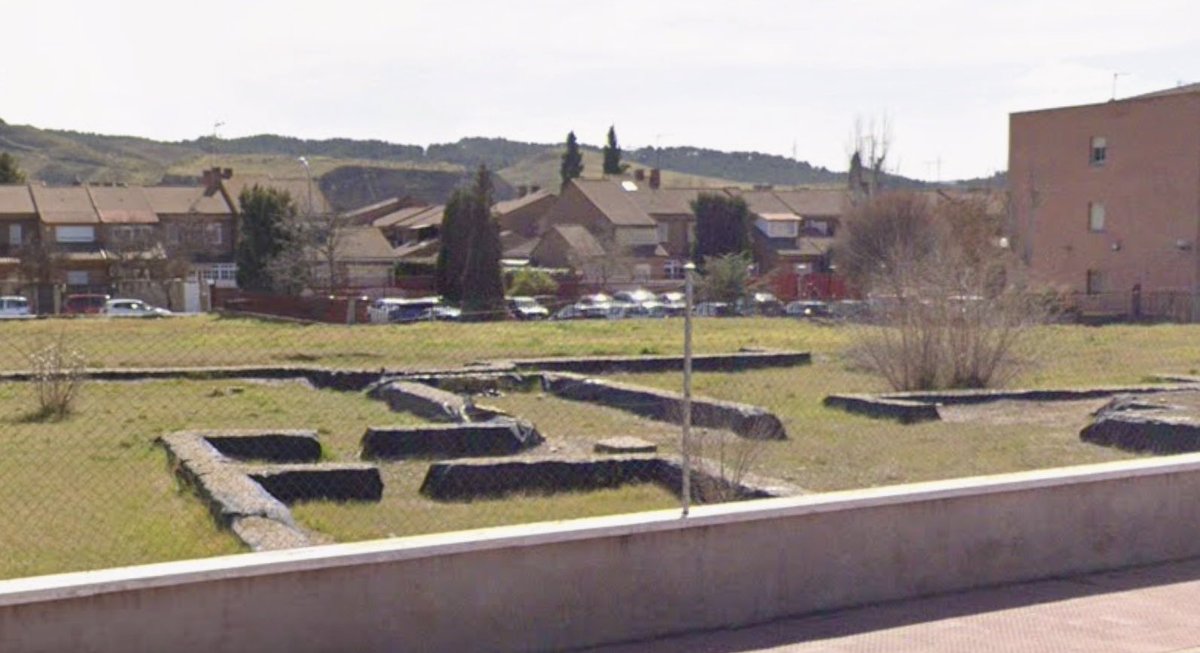🏛️ Complutum, la Casa de Hippolytus, el Antiquarium... y ahora también la Villa Romana del Val.

🔜 Ya se está redactando el proyecto de restauración y musealización para sacar del olvido unos restos arqueológicos que llevan años olvidados en la zona del Camino de los Afligidos.