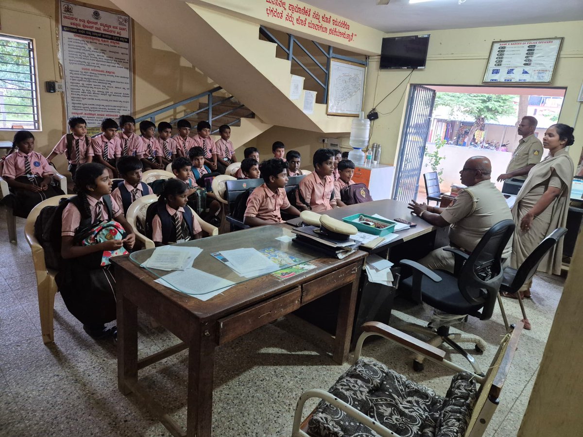 ದಿನ ಅಕ್ಕೂರು ಪೊಲೀಸ್ ಠಾಣೆಯಲ್ಲಿ ತೆರೆದ ಮನೆ ಕಾರ್ಯಕ್ರಮ ಮಾಡಲಾಯಿತು ಸರ್.@spramanagara