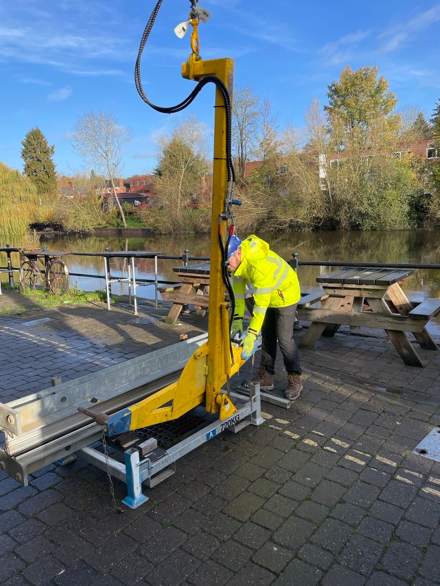 Our <a href="/EnvAgencyMids/">Environment Agency Midlands</a> #Worcestershire field team are deploying #Severnside North demountable barrier this morning ahead of rising river levels and further forecast rain tomorrow <a href="/WorcsTravel/">Worcs County Council Highways & Travel</a> <a href="/WyreForestDC/">Wyre Forest DC</a> <a href="/bbchw/">BBC Hereford & Worcester</a>