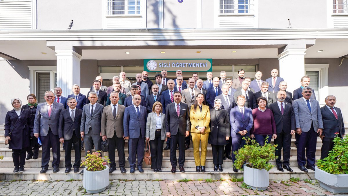 🔷️Millî Eğitim Müdürümüz Murat Mücahit Yentür’ün başkanlığındaki süreç geliştirme toplantısı il ve ilçe eğitim yöneticilerimizin katılımıyla Şişli Öğretmenevi'nde gerçekleştirildi.

<a href="/tcmeb/">Millî Eğitim Bakanlığı</a> <a href="/Yusuf__Tekin/">Yusuf Tekin</a> <a href="/MucahitYentur/">Murat Mücahit Yentür</a>