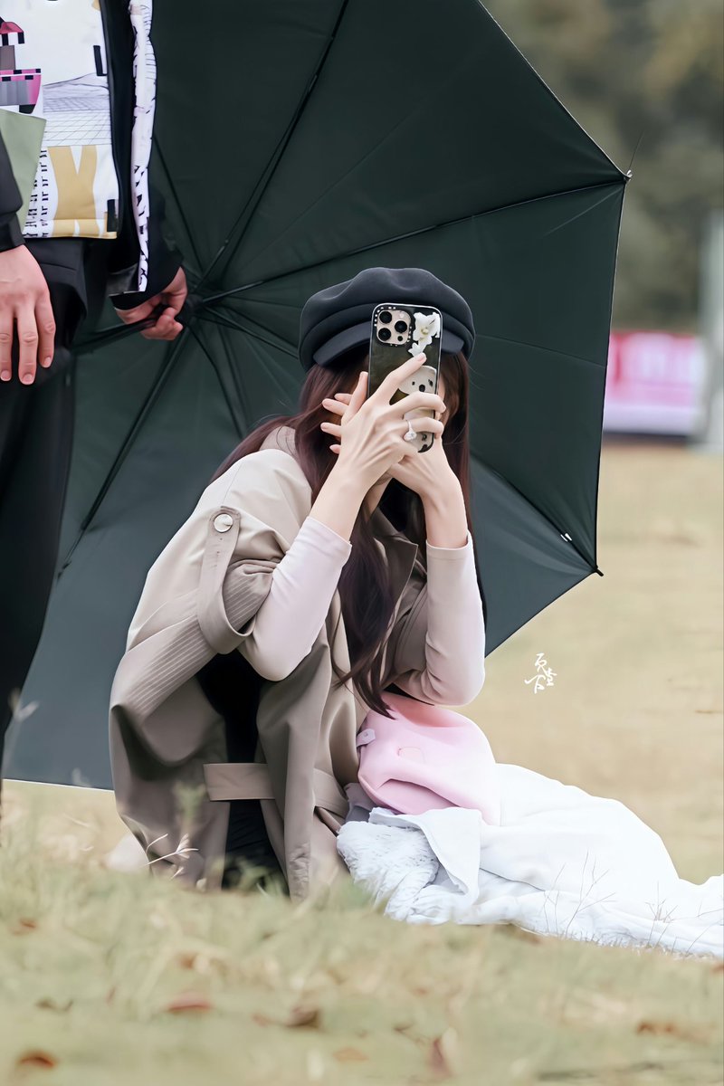 ถงหลิงก็ถ่าย เจี่ยก็ถ่าย 🤣🤣🤣

#LiYitong #หลี่อี้ถง #李一桐