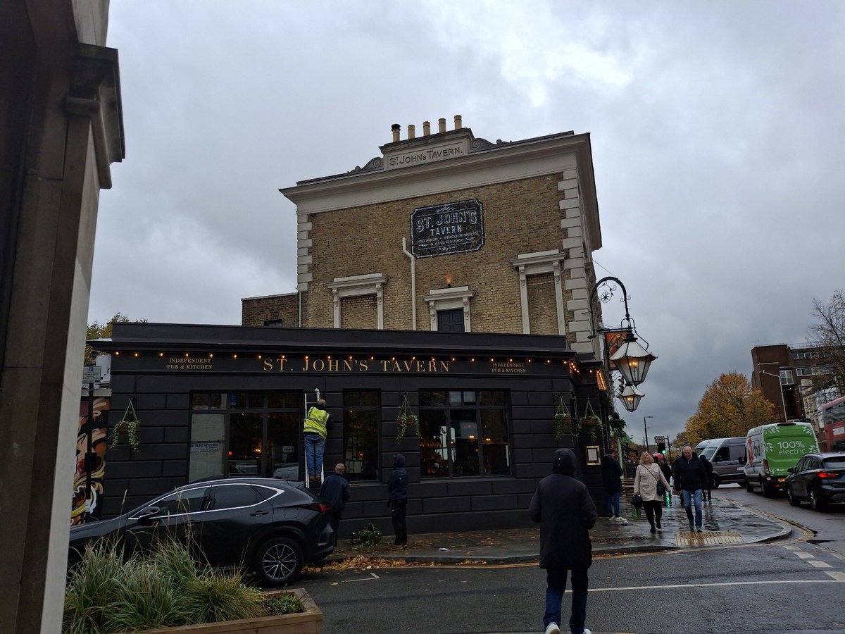 NLondonCAMRA's tweet image. Pleased to say that St John&apos;s Tavern in Archway has reopened after a refurbishment. Huge refit, lots of changes. There are still some cask beers! #pubsreopening #archway