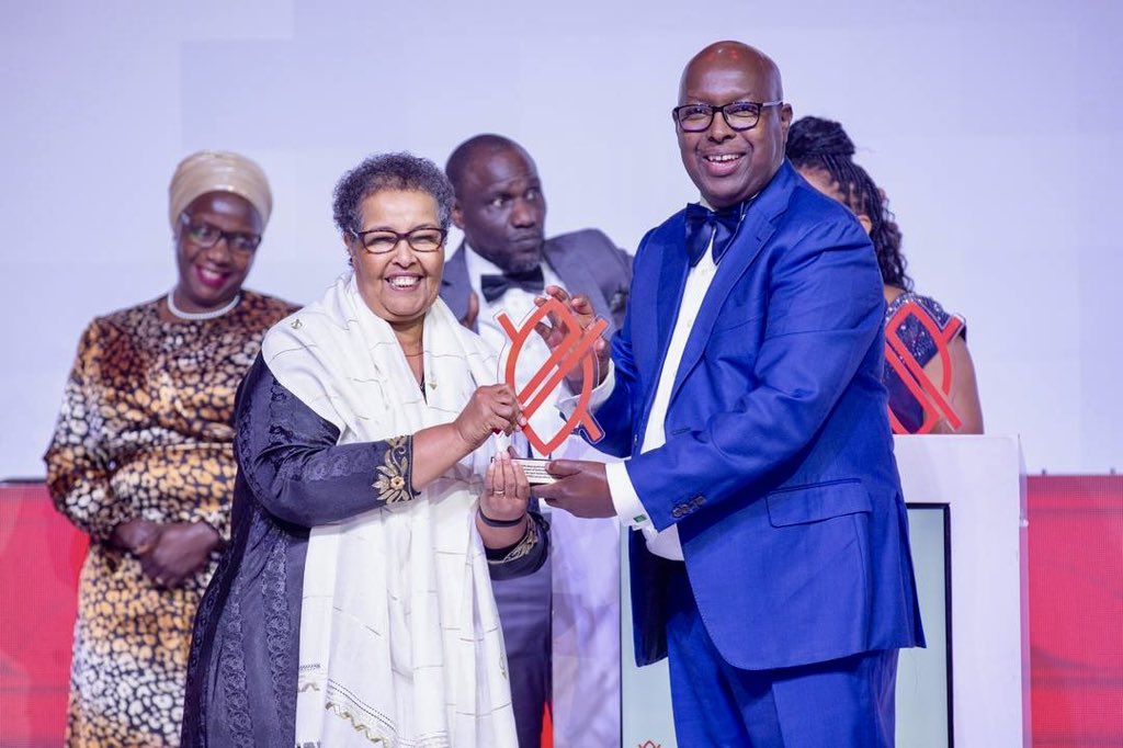 I’m deeply honored to have received the Defend Defenders Award last week for my contributions to advancing human rights. Grateful to all who share in this important cause.